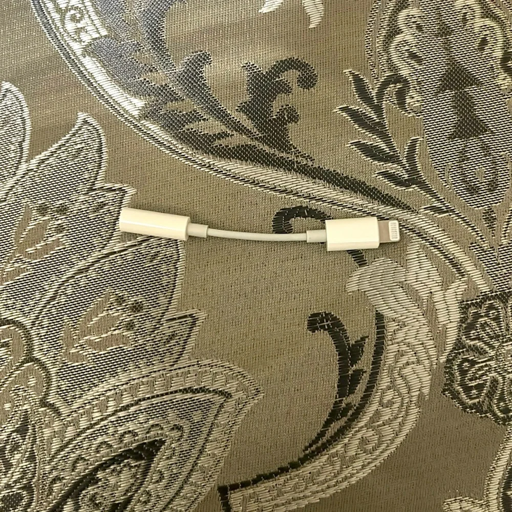 Lightning to 3.5 mm Headphone Jack Adapter